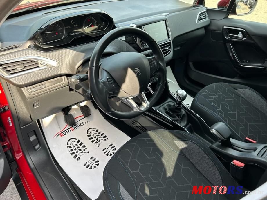 2019' Peugeot 2008 1,2 Puretech photo #6