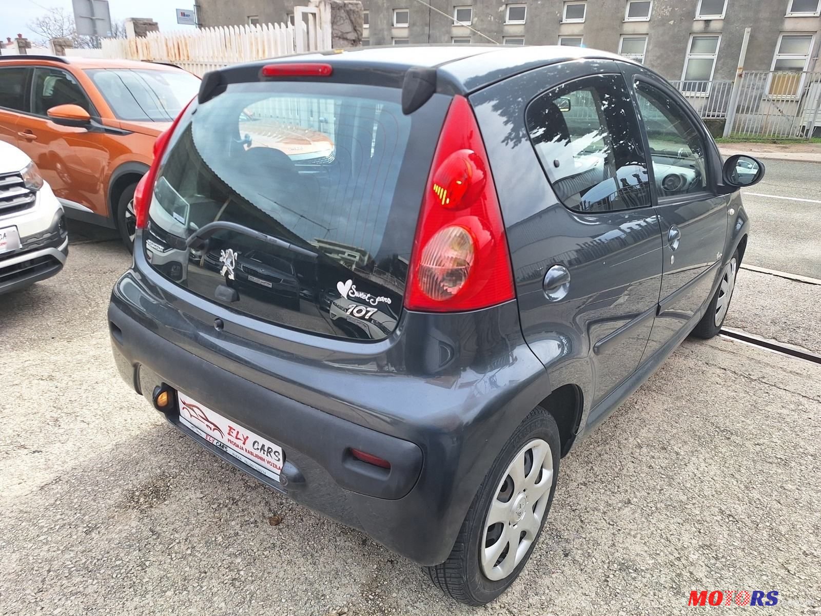 2010' Peugeot 107 1,0 photo #5