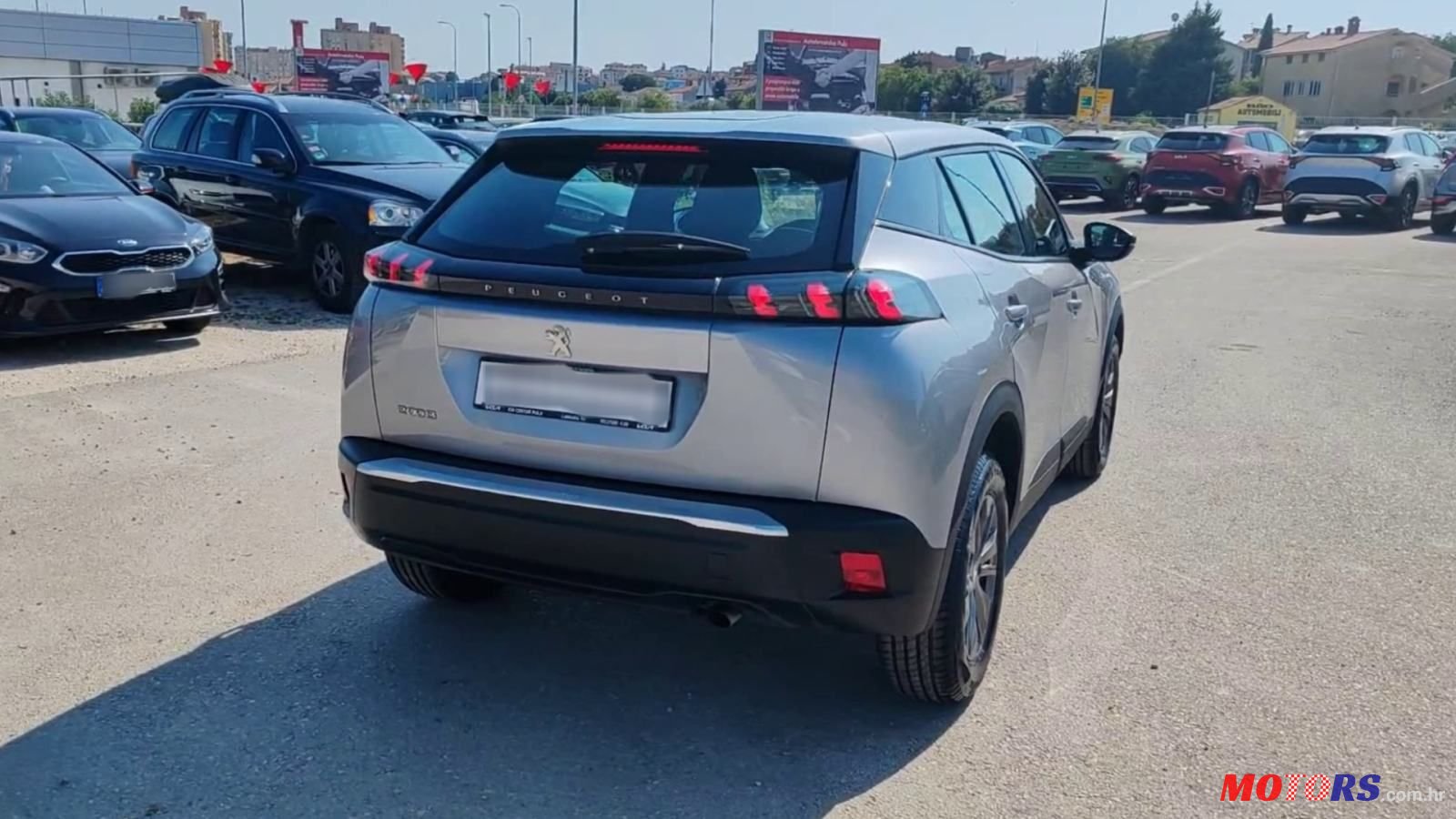 2022' Peugeot 2008 photo #2