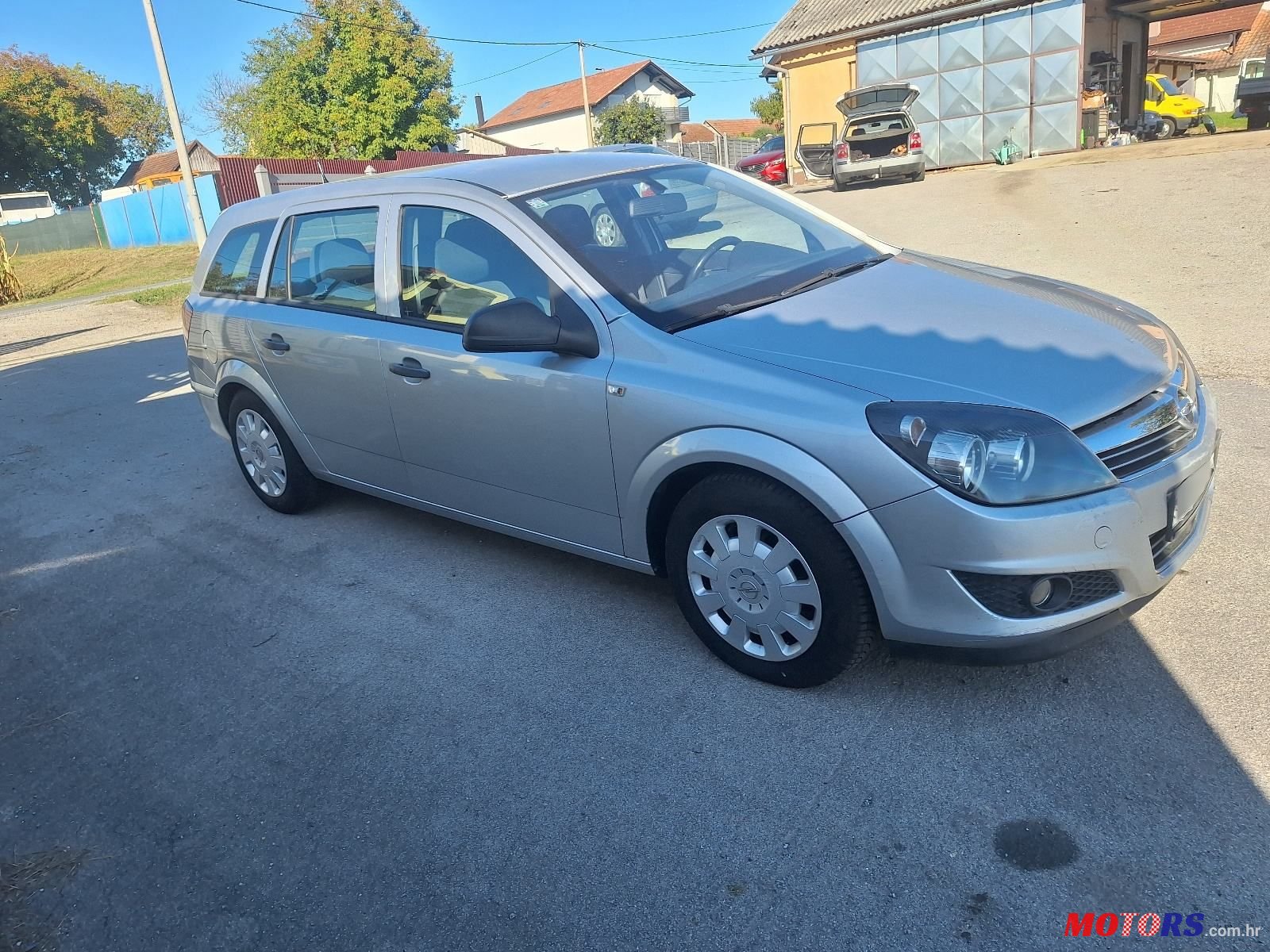 2010' Opel Astra Karavan photo #1