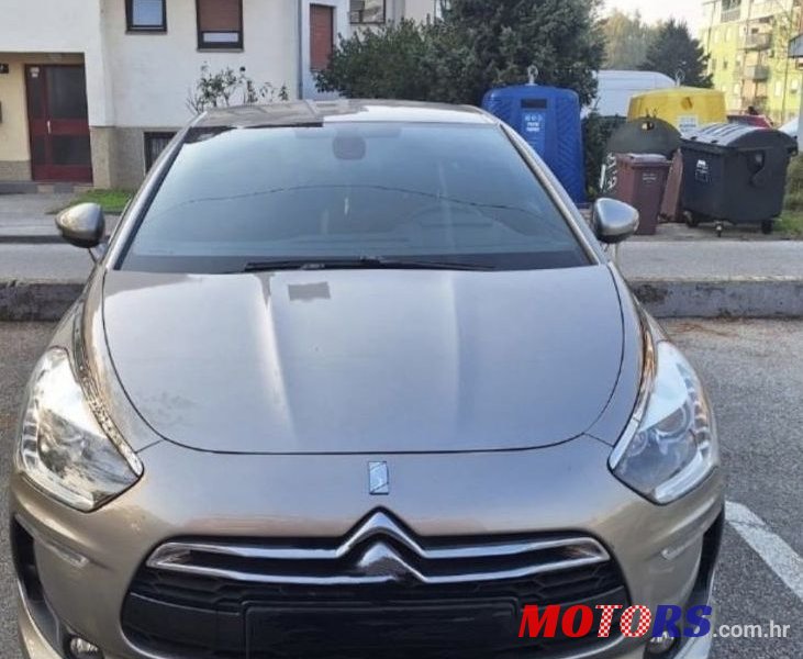 2013' Citroen DS5 Hybrid4 photo #1