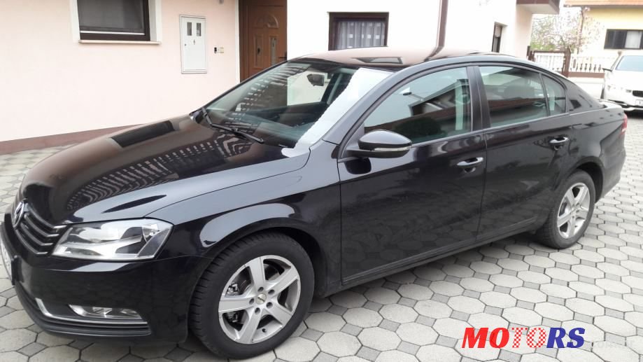 2011' Volkswagen Passat photo #3