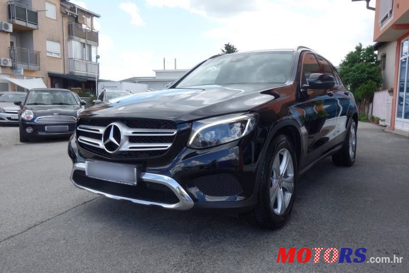 2015' Mercedes-Benz GLC 220 D photo #3