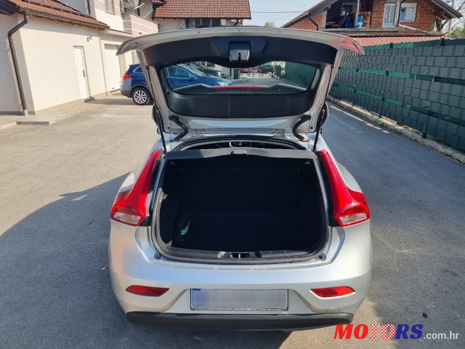 2015' Volvo V40 D2 photo #6