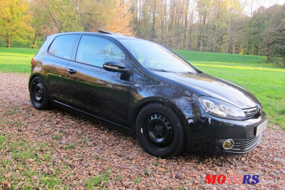 2009' Volkswagen Golf photo #1