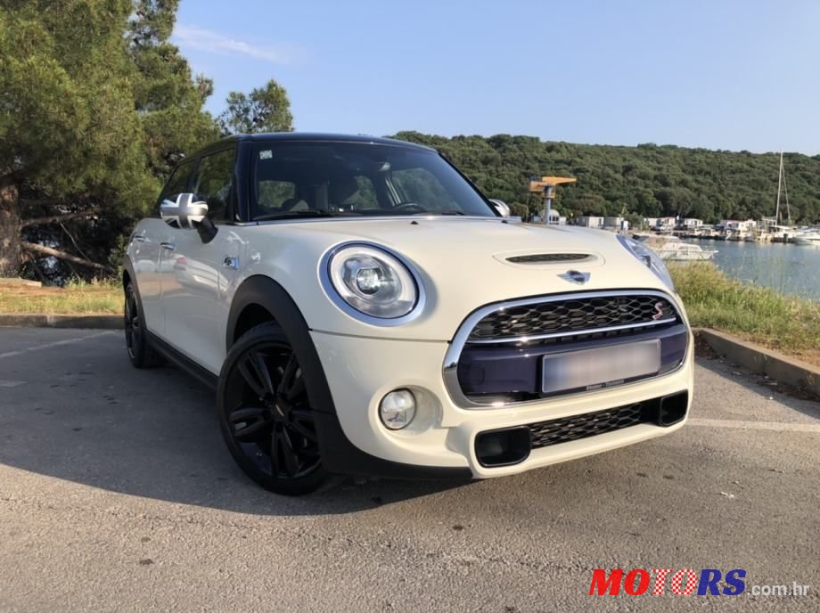 2017' MINI Cooper Diesel F55 photo #4