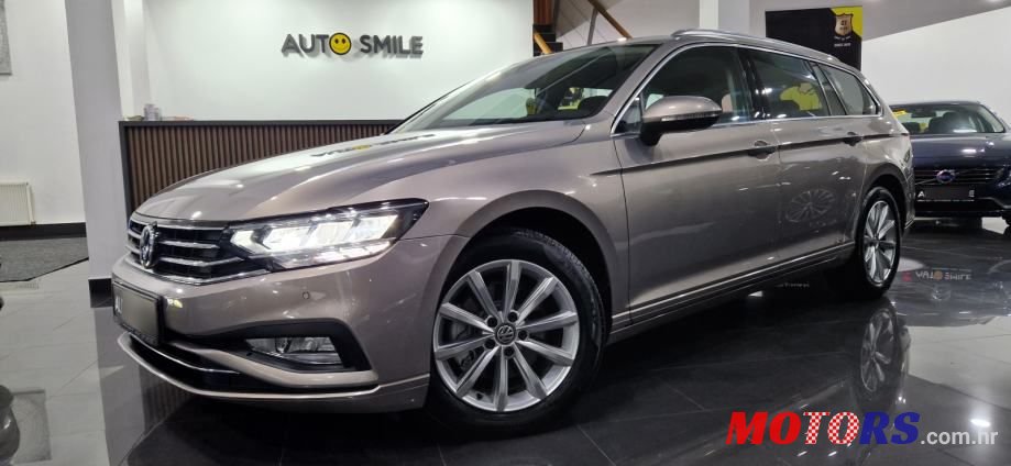 2020' Volkswagen Passat Variant photo #1