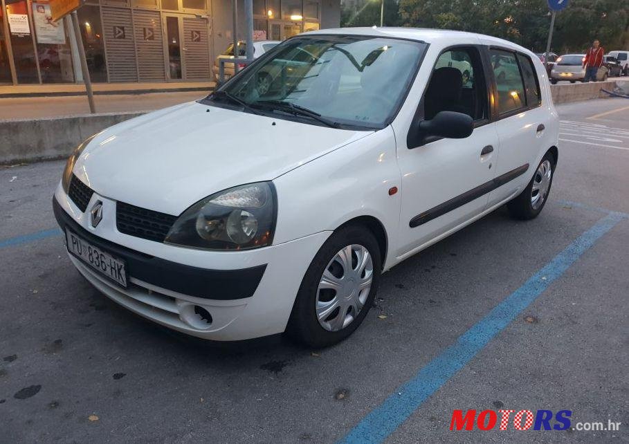 2002' Renault Clio 1,5 Dci photo #1