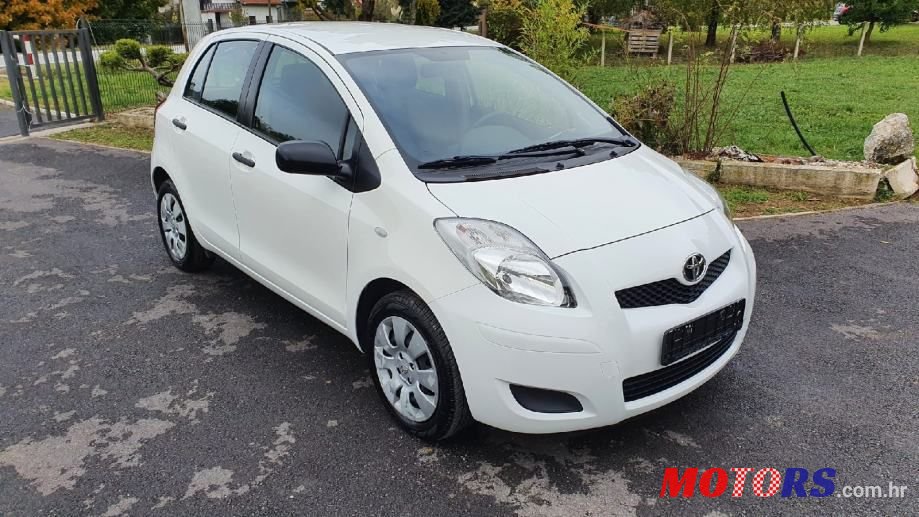 2010' Toyota Yaris photo #2