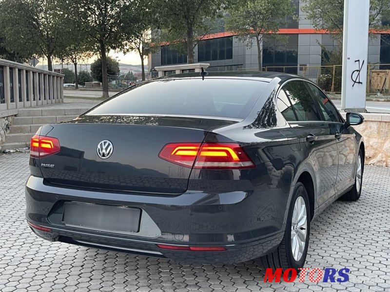 2015' Volkswagen Passat photo #4