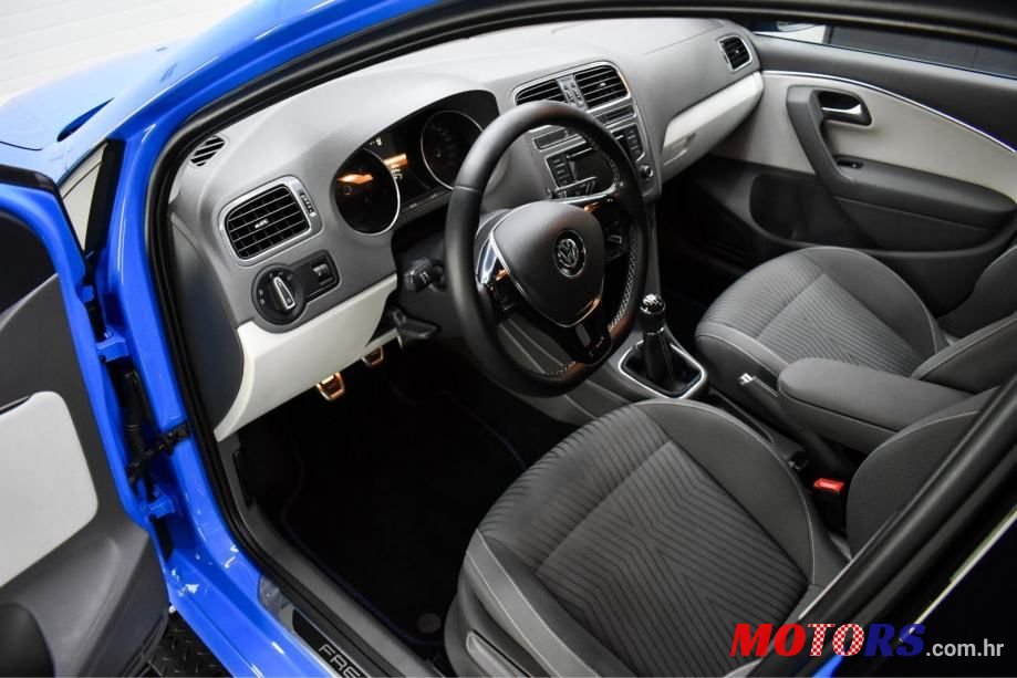 2014' Volkswagen Polo photo #4