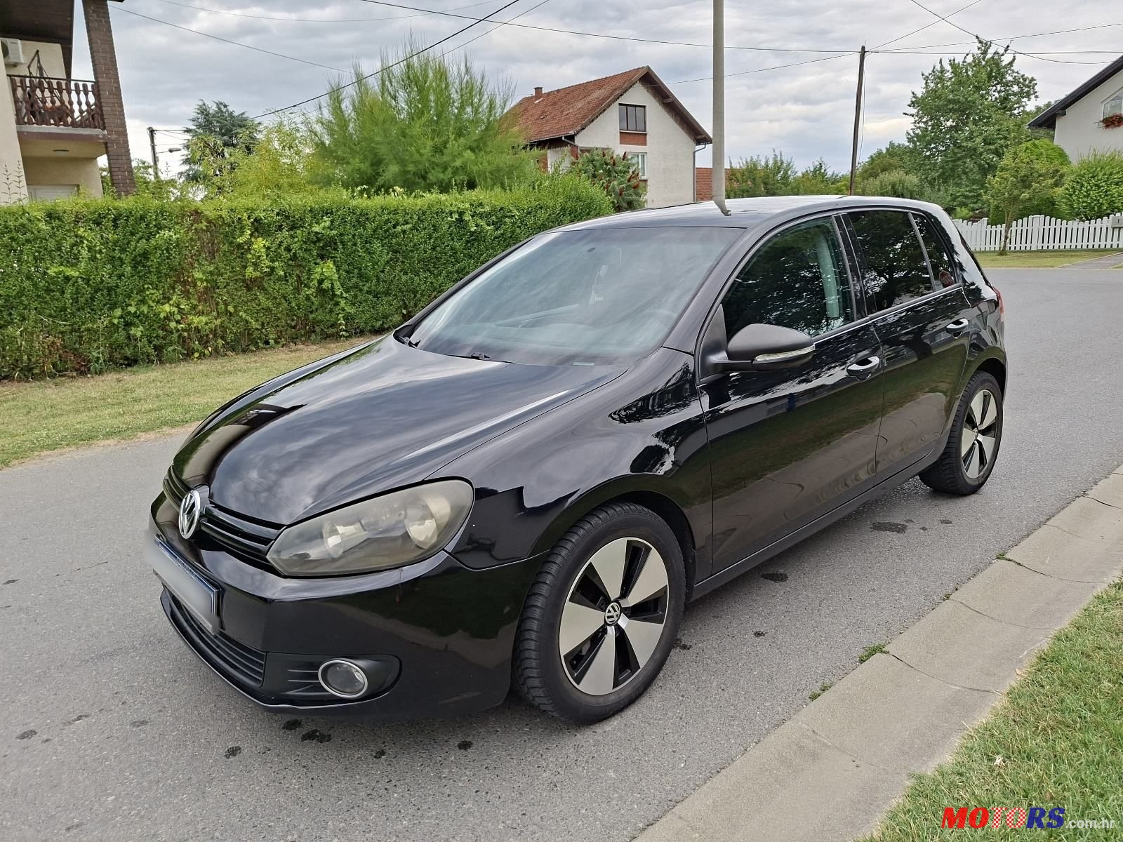 2010' Volkswagen Golf VI 1,6 Tdi photo #1
