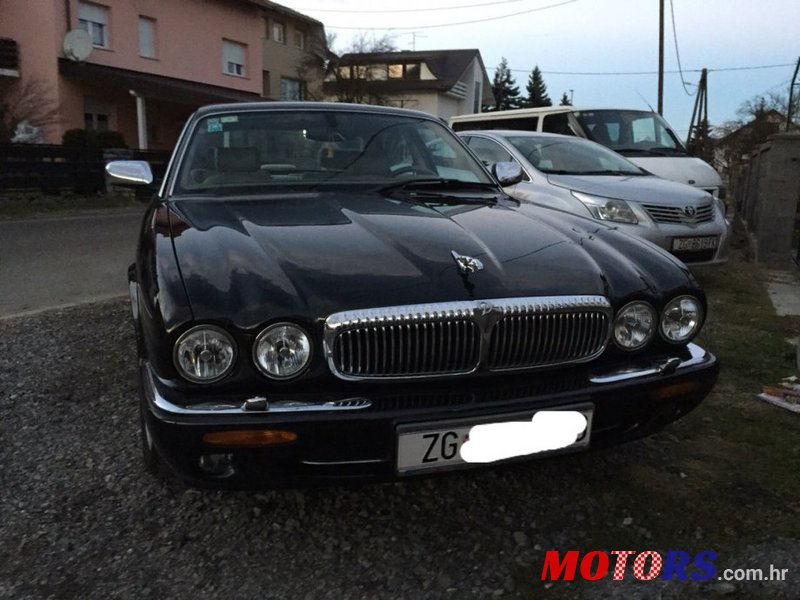 2002' Jaguar XJ photo #1