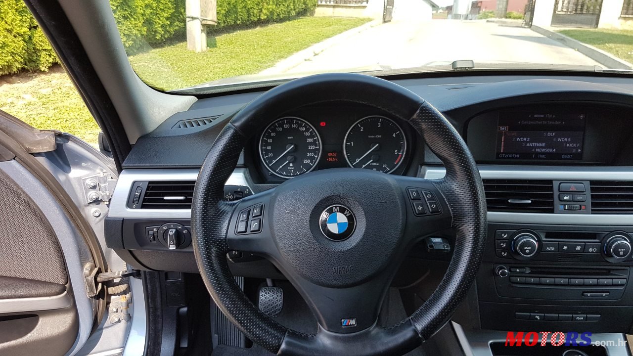 2009' BMW 318d photo #2