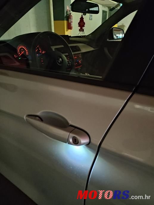 2016' BMW Serija 3 318D photo #2
