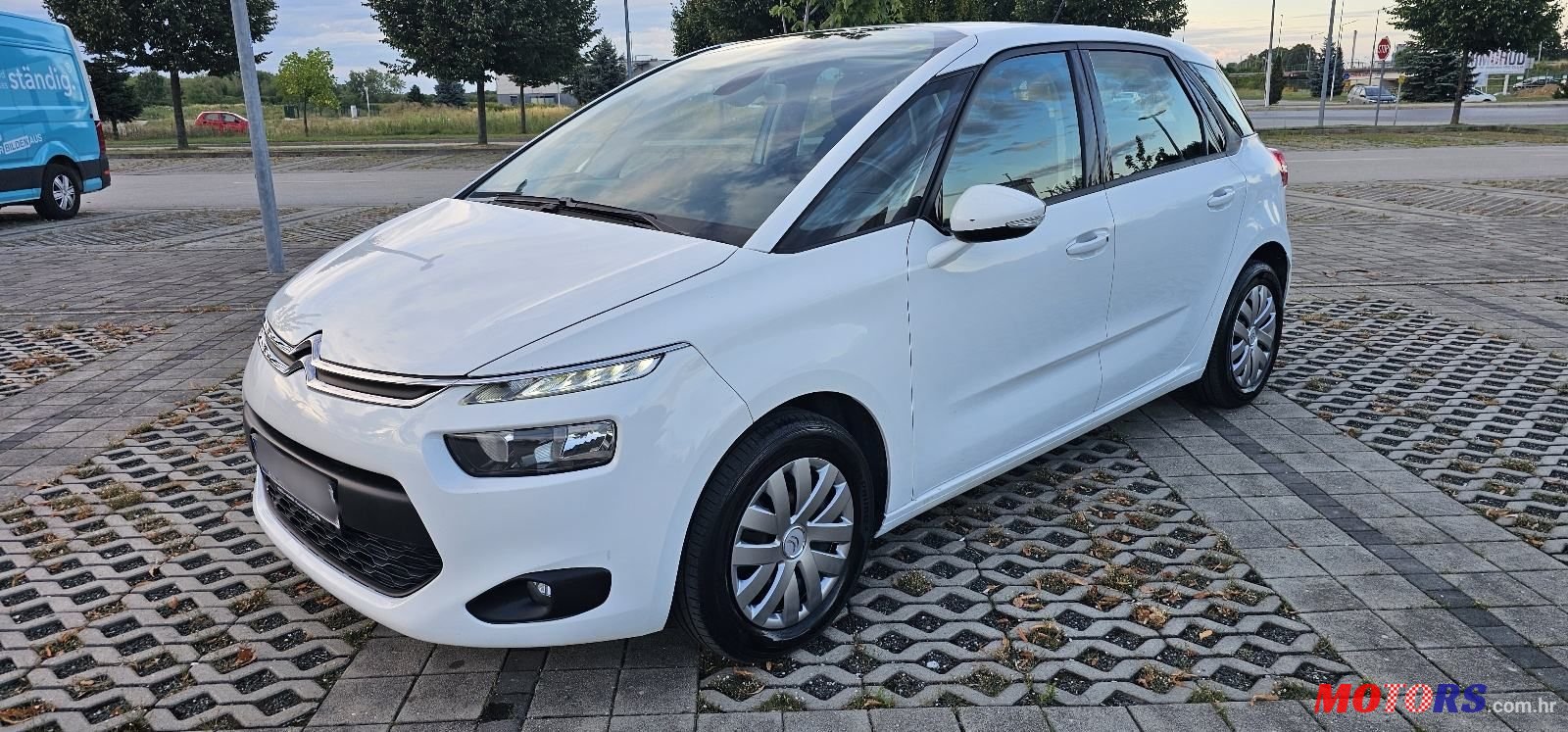 2016' Citroen C4 Picasso Bluehdi 100 photo #1
