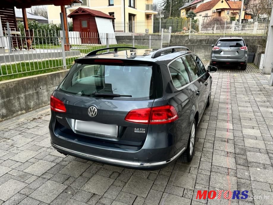 2011' Volkswagen Passat Variant photo #4