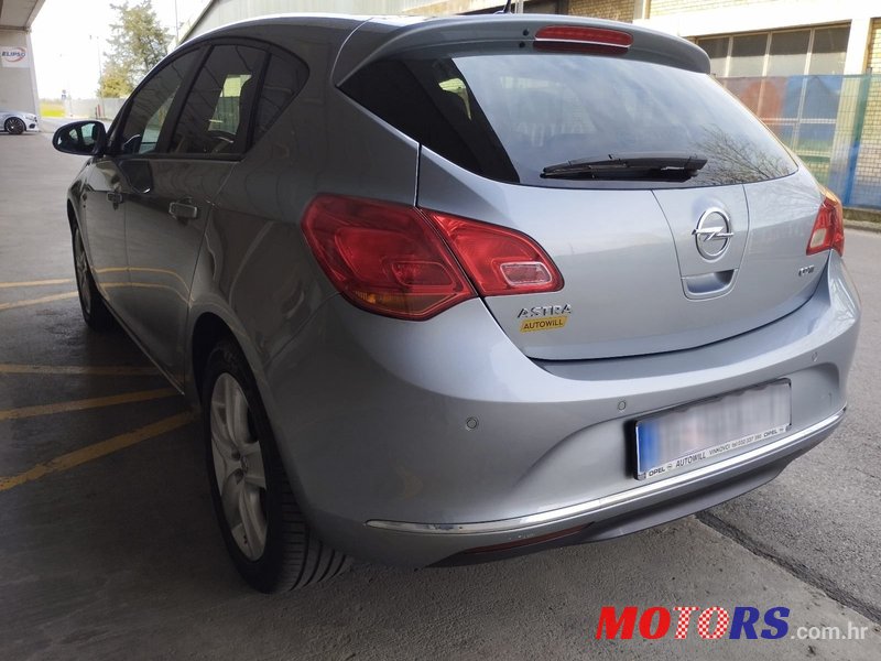 2014' Opel Astra Cdti photo #4