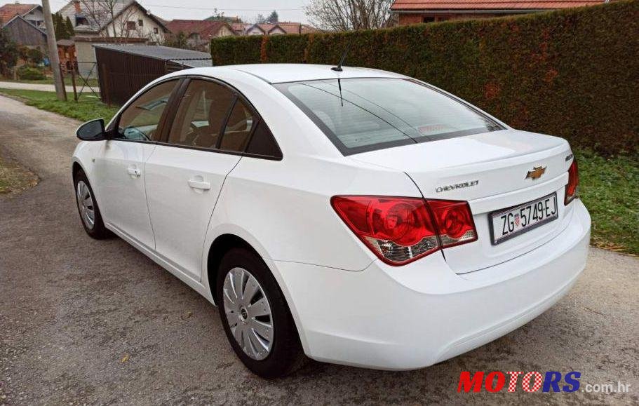 2011' Chevrolet Cruze 1.6 photo #1