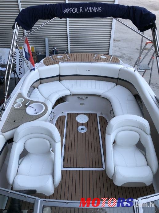 2005' Four Winns 225 Sundowner photo #1