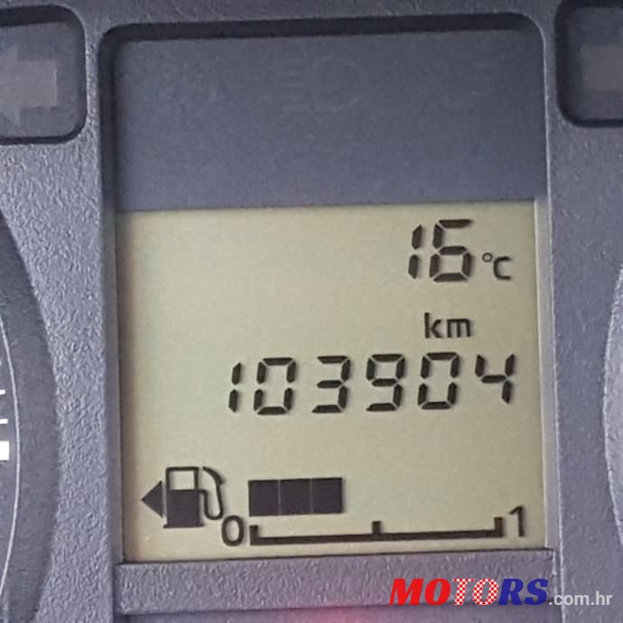 2011' Mitsubishi Colt photo #2