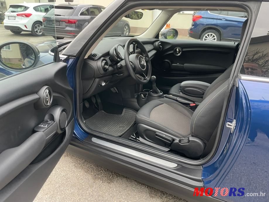 2017' MINI One F56 photo #6