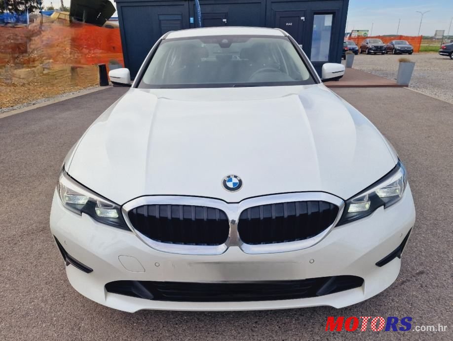 2019' BMW Serija 3 318D photo #1