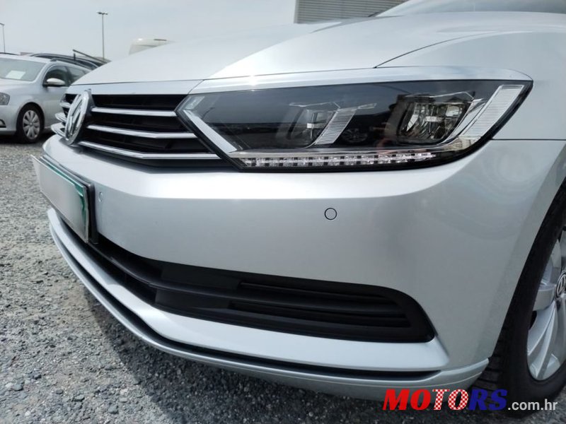 2018' Volkswagen Passat photo #5