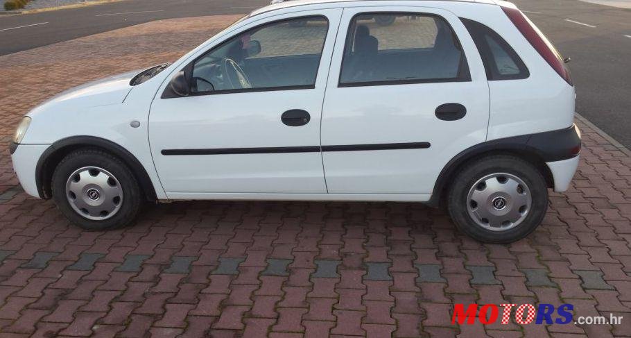 2002' Opel Corsa Club 1,2 16V photo #1