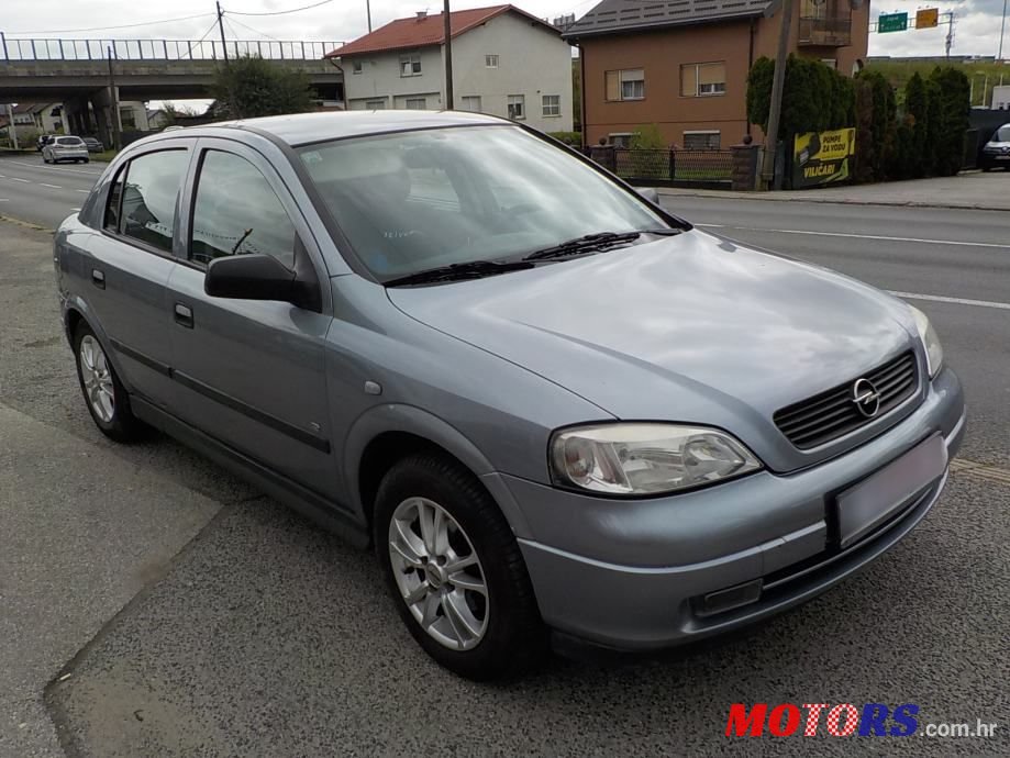 2008' Opel Astra photo #2