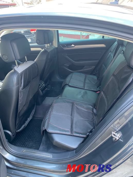 2015' Volkswagen Passat photo #5