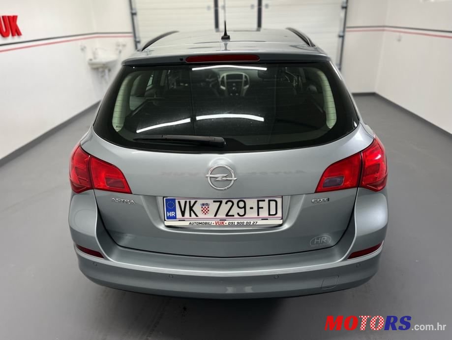 2011' Opel Astra Karavan photo #5