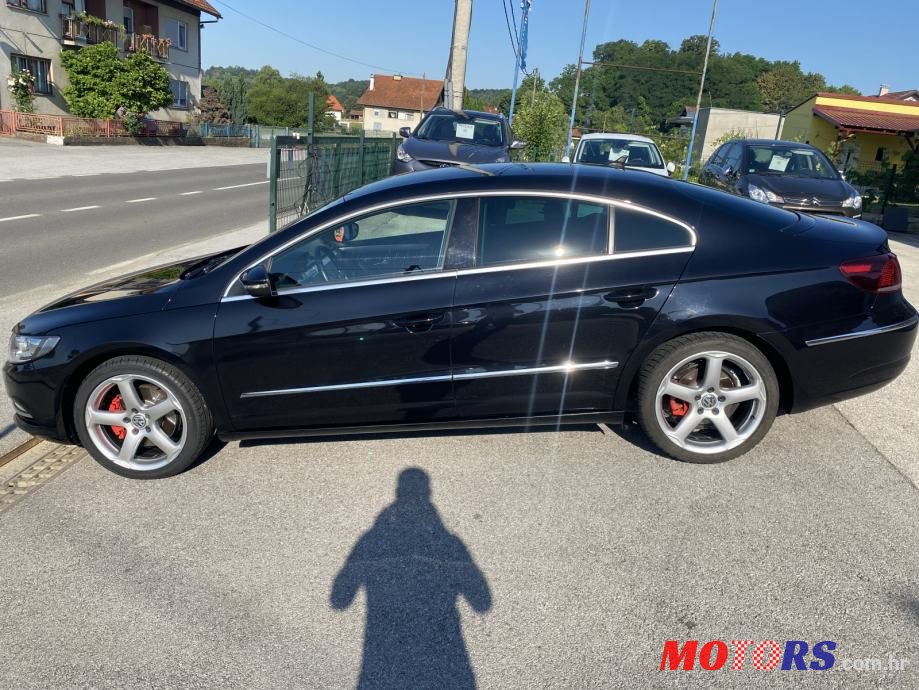 2013' Volkswagen Passat photo #3