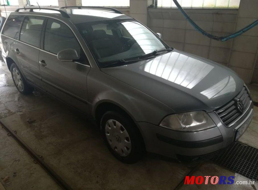 2004' Volkswagen Passat Variant photo #1