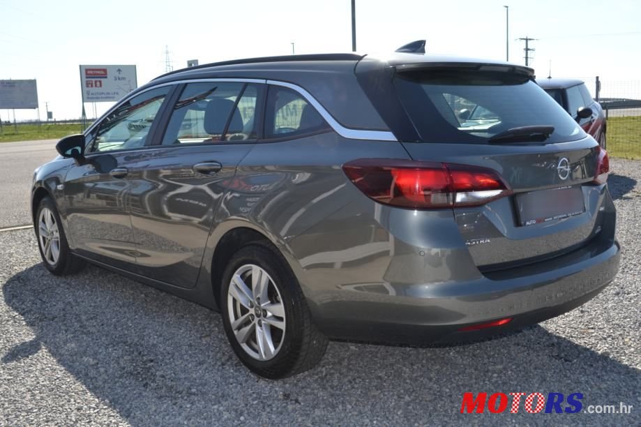 2017' Opel Astra Karavan photo #4