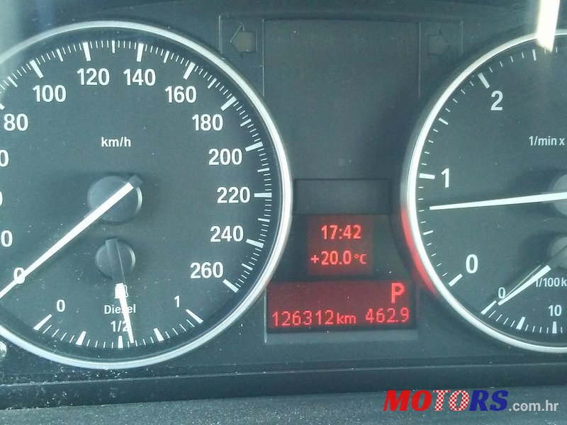 2012' BMW 3 Series Touring photo #2