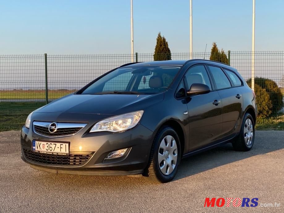 2011' Opel Astra Karavan photo #1