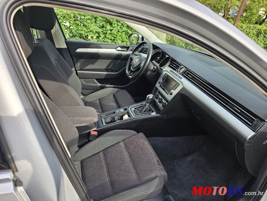 2015' Volkswagen Passat Variant photo #6