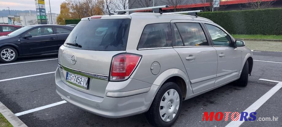 2008' Opel Astra Caravan photo #6