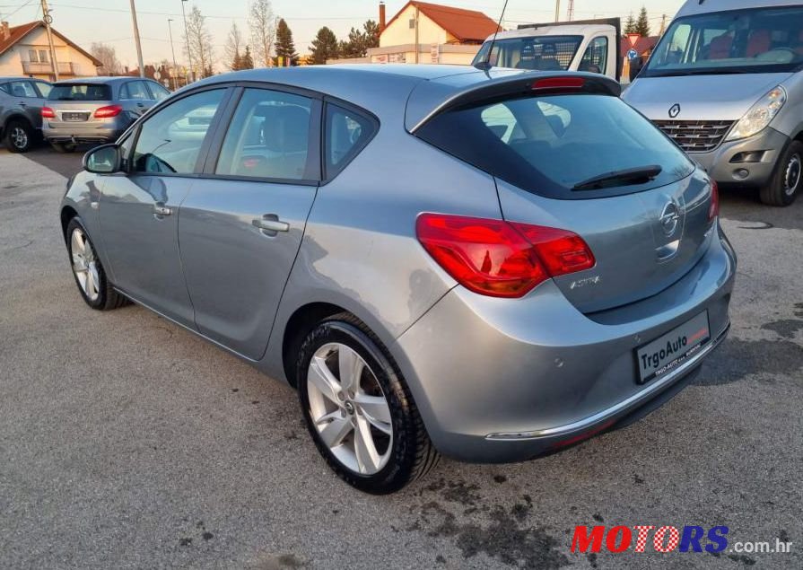 2013' Opel Astra 1,3 Cdti photo #2