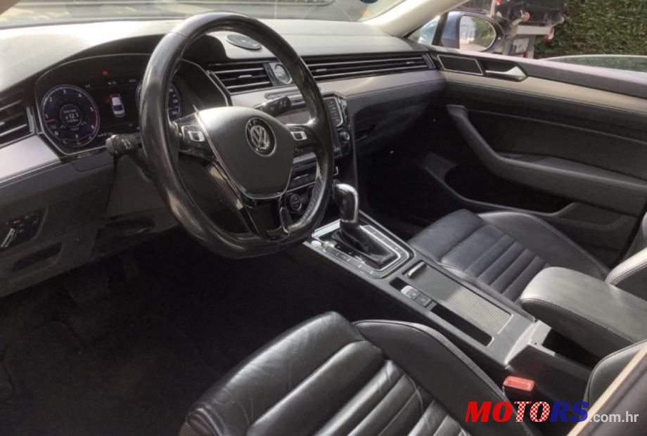 2015' Volkswagen Passat photo #4
