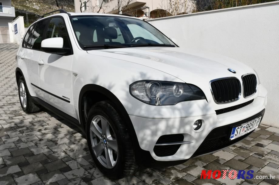 2011' BMW X5 Xdrive30D photo #2
