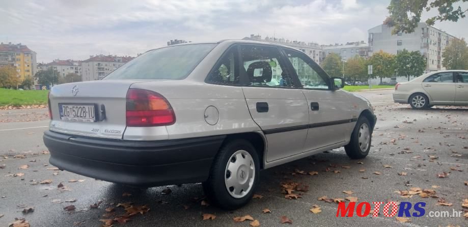 2001' Opel Astra Classic photo #5