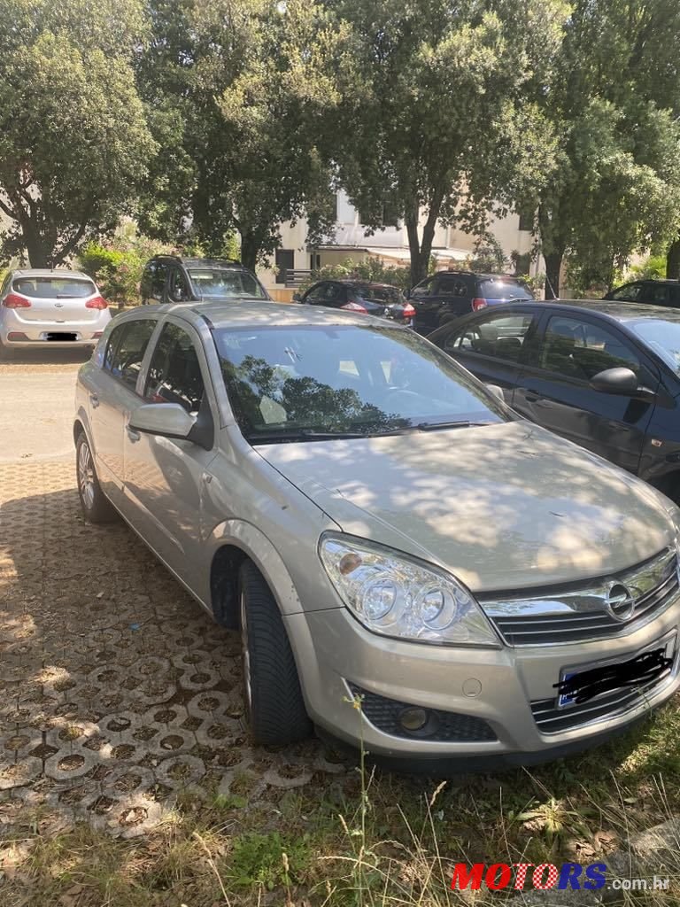 2008' Opel Astra 1,6 photo #1