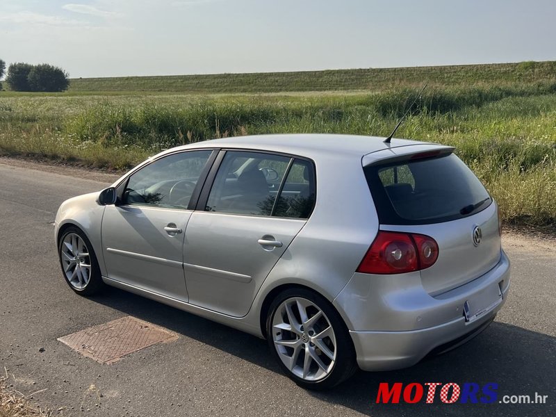 2008' Volkswagen Golf V 1,6 photo #1