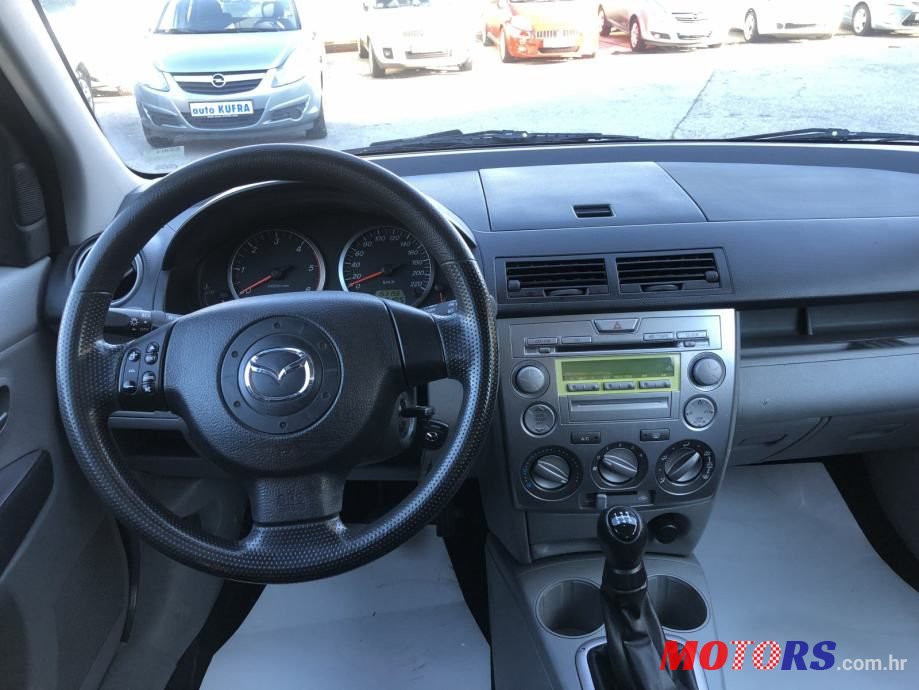 2005' Mazda 2 1.4 Cd photo #5