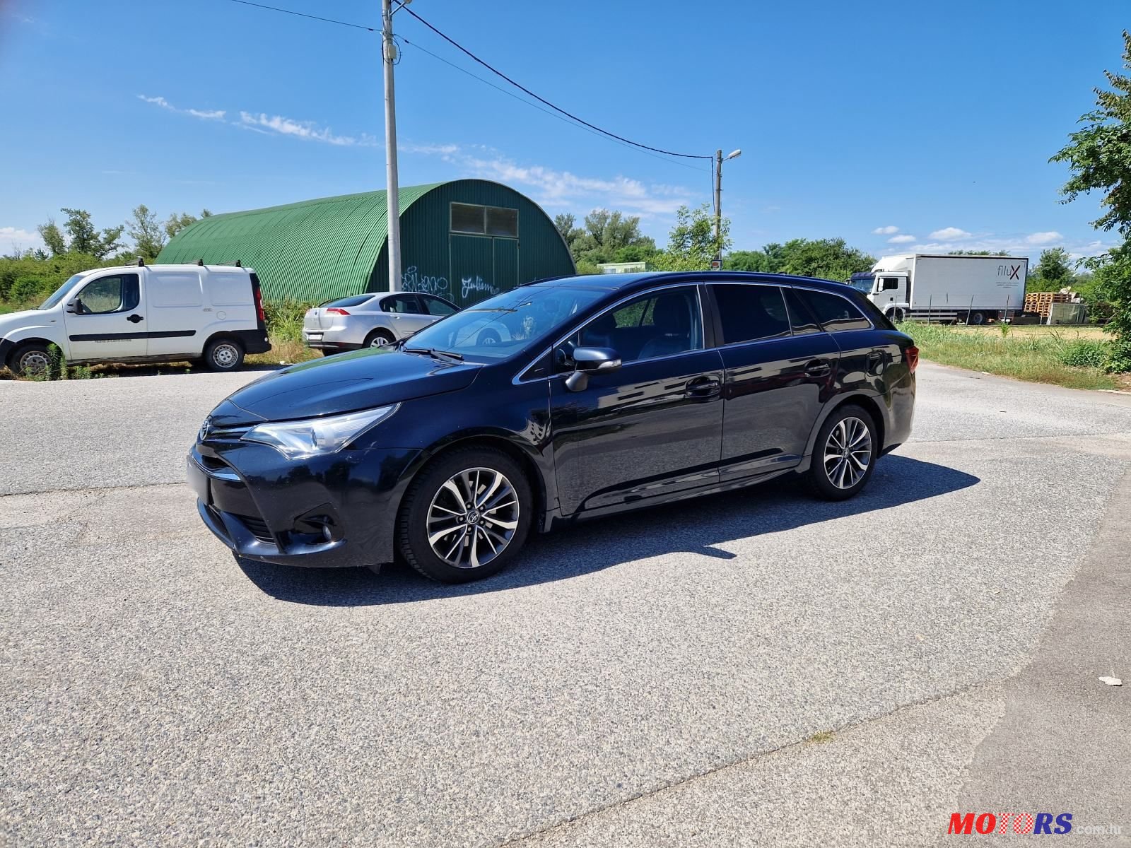 2016' Toyota Avensis Wagon photo #1
