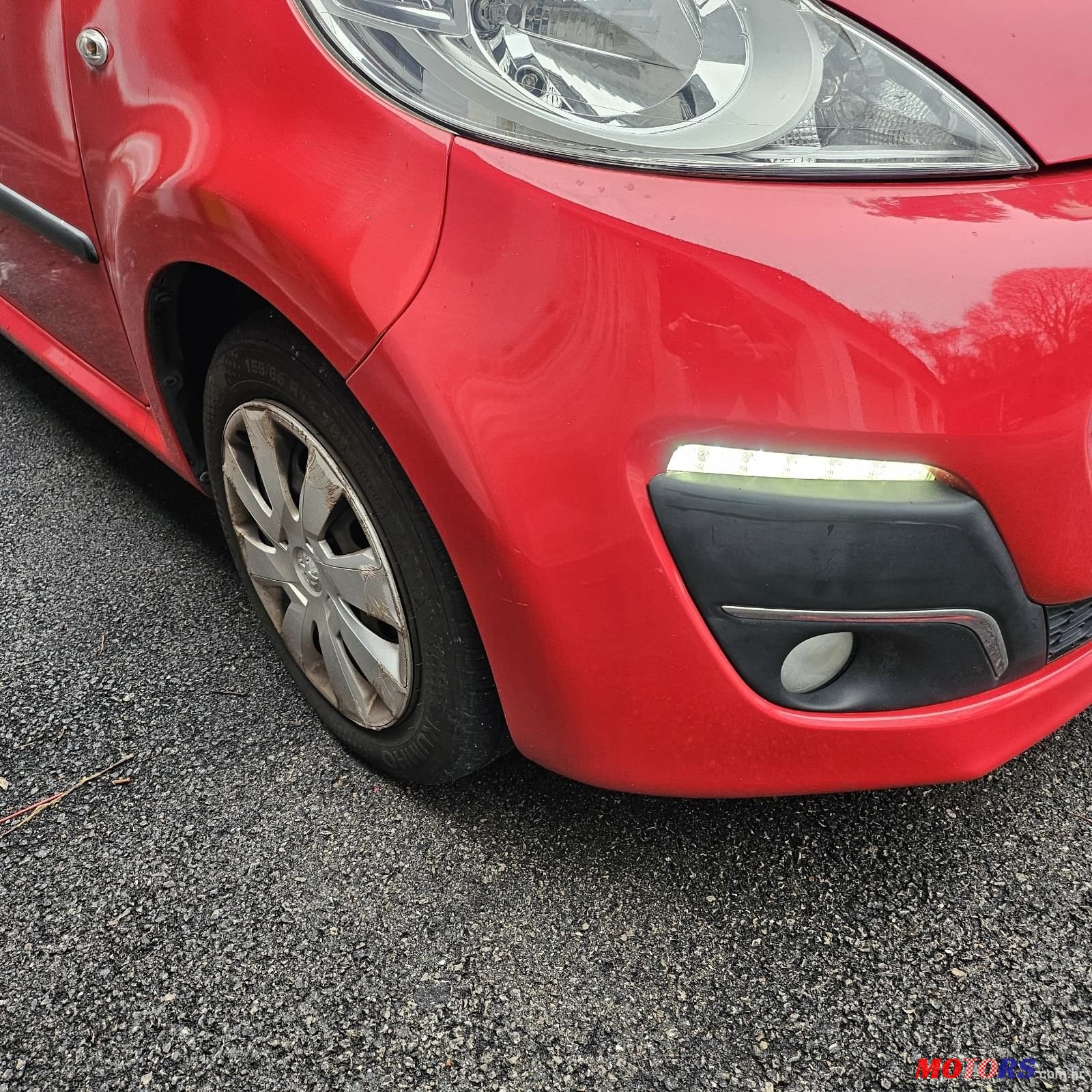 2012' Peugeot 107 1.0 photo #2