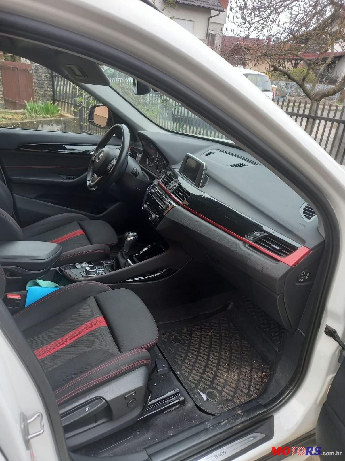 2017' BMW X1 20D photo #6