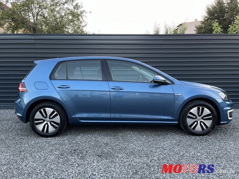 2015' Volkswagen Golf VII E-Golf photo #5